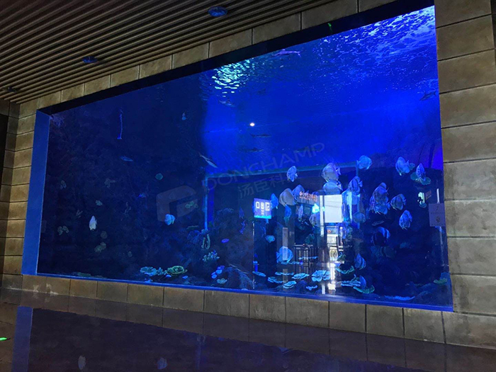 为何浇铸亚克力是观景窗的“性能王者”？深度解析其卓越抗冲击与尺寸稳定性