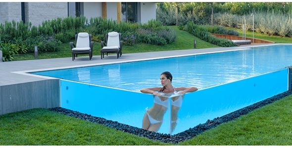 Piscine in vetro con pareti trasparenti